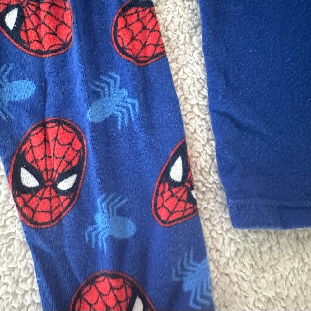 Spider-Man Pajama Set - Picture 6 of 12